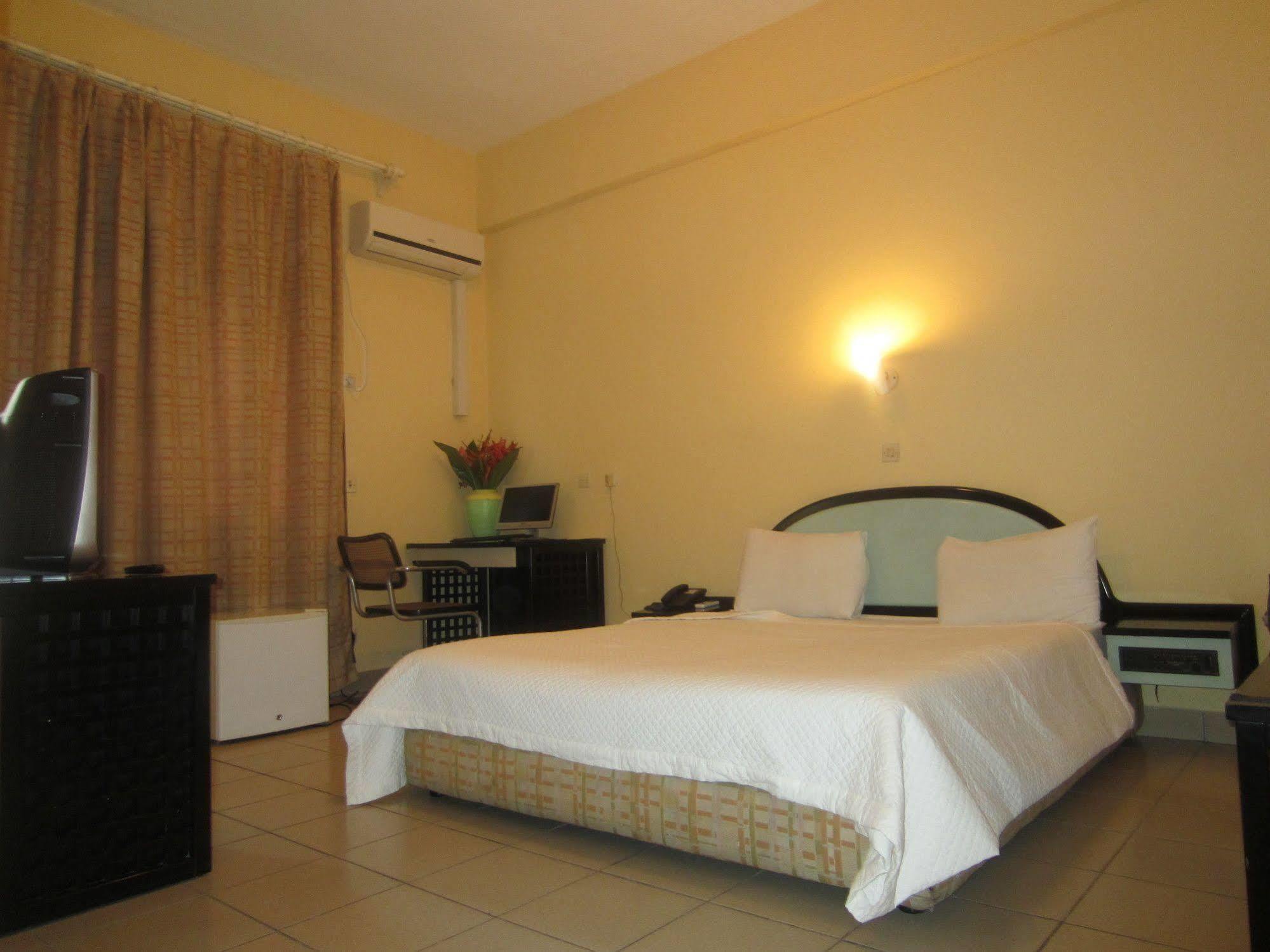 Hotel Beausejour Mirabel Bonaberi Luaran gambar